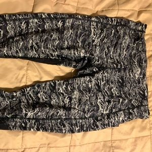 Lululemon pace rival crop